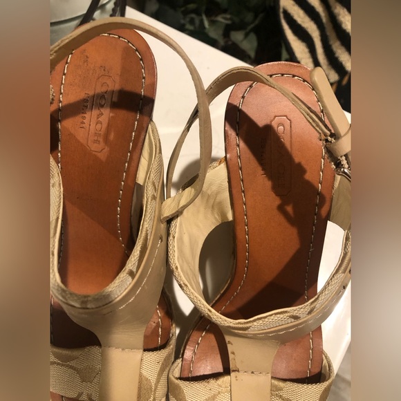 Coach - Picture 4 of 7